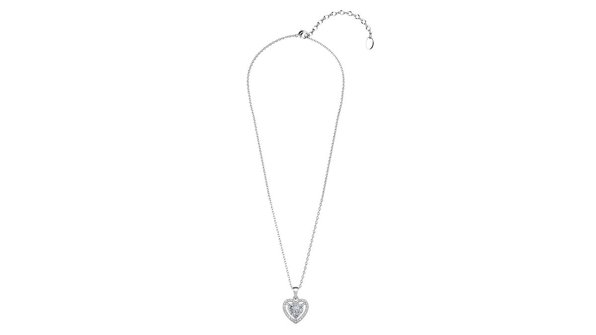 Mom will love the heart-shaped design of this pendant.
