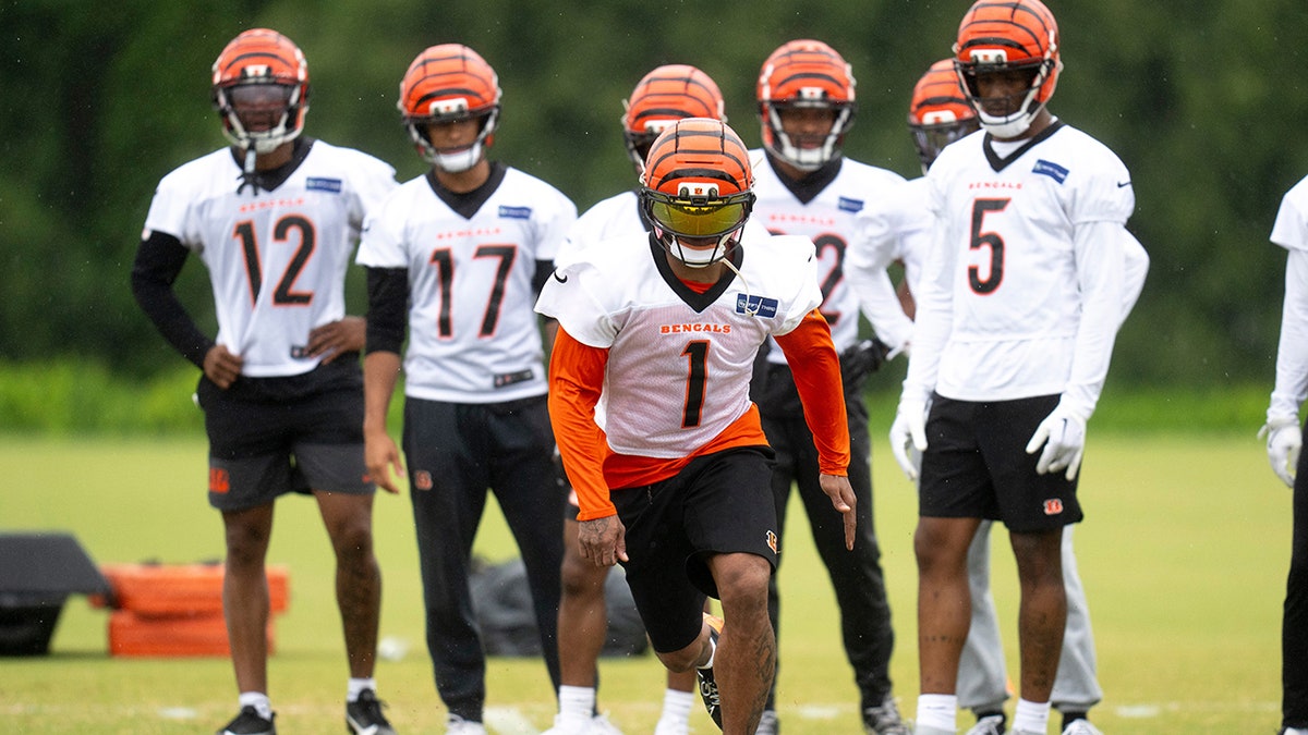 Ja'Marr Chase runs a route