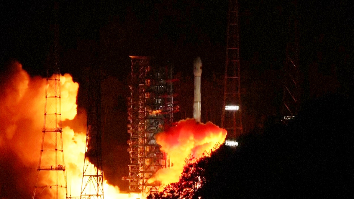 rocket with Tianwen-2 probe