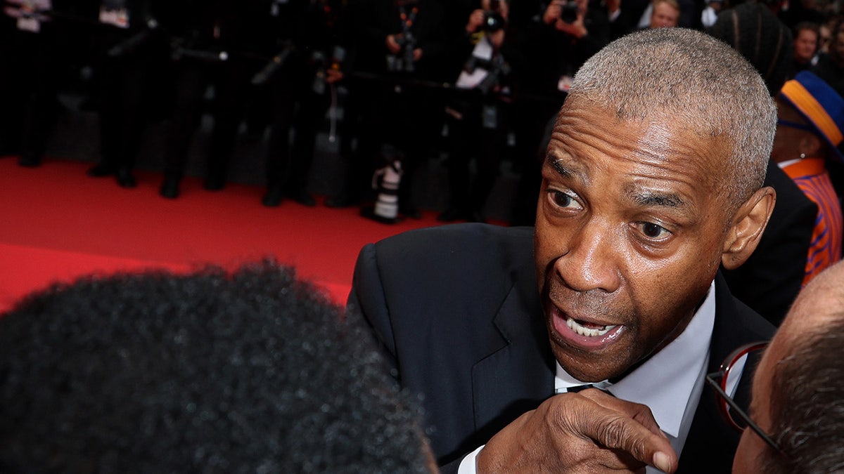 Denzel Washington pointing his finger