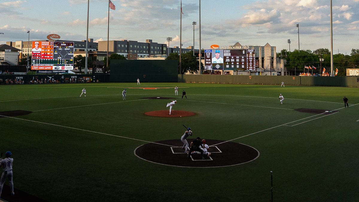 Texas plays Florida