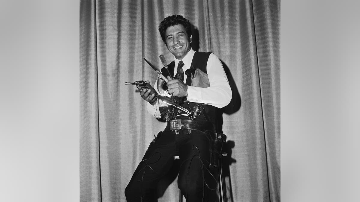 Nelson Sardelli in the middle of a comedy act.