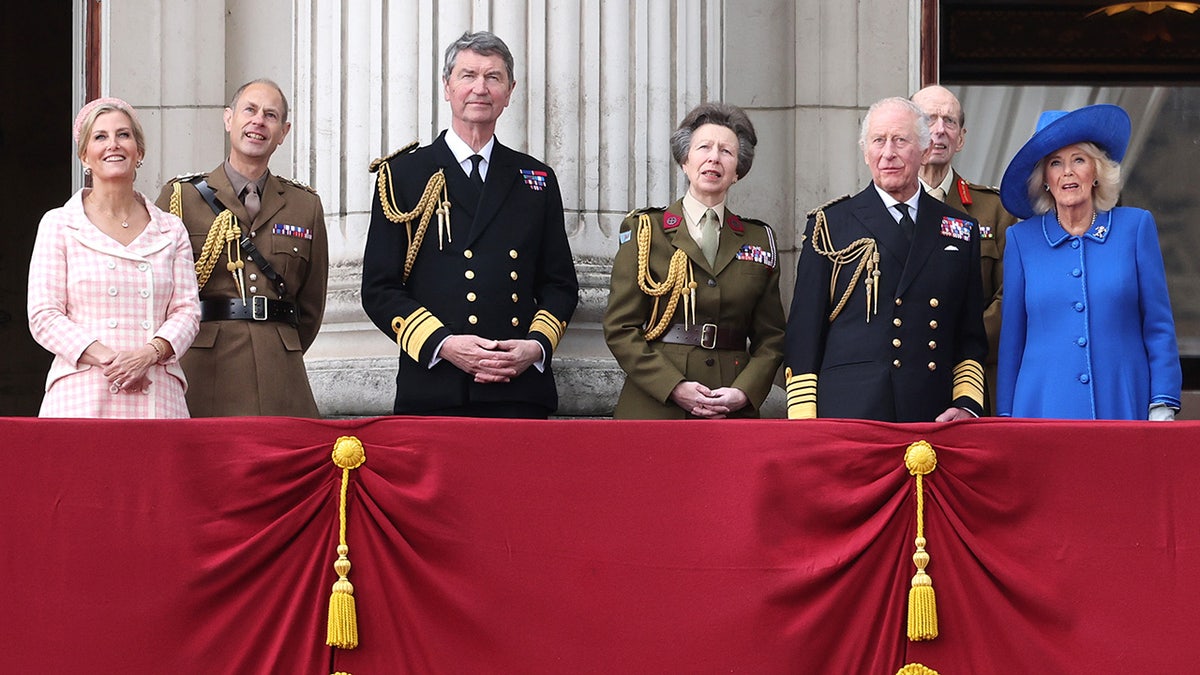 The royal family standing on the Buckingham Palace balcpny.