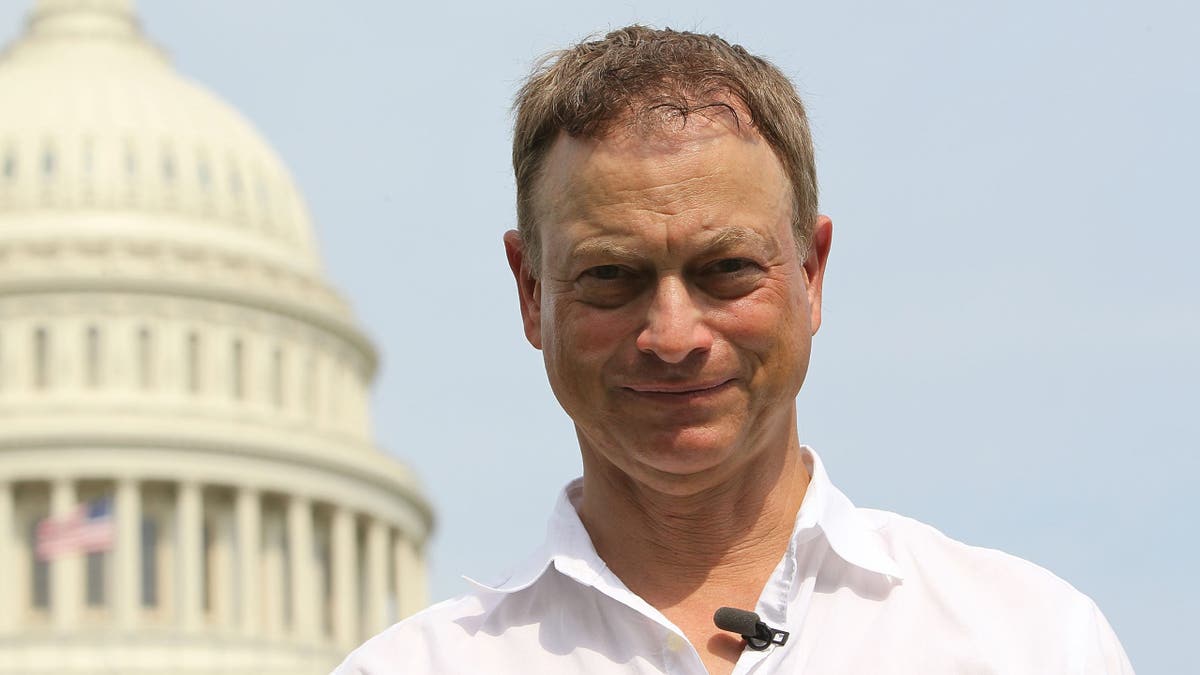 Gary Sinise outside of the US Capitol