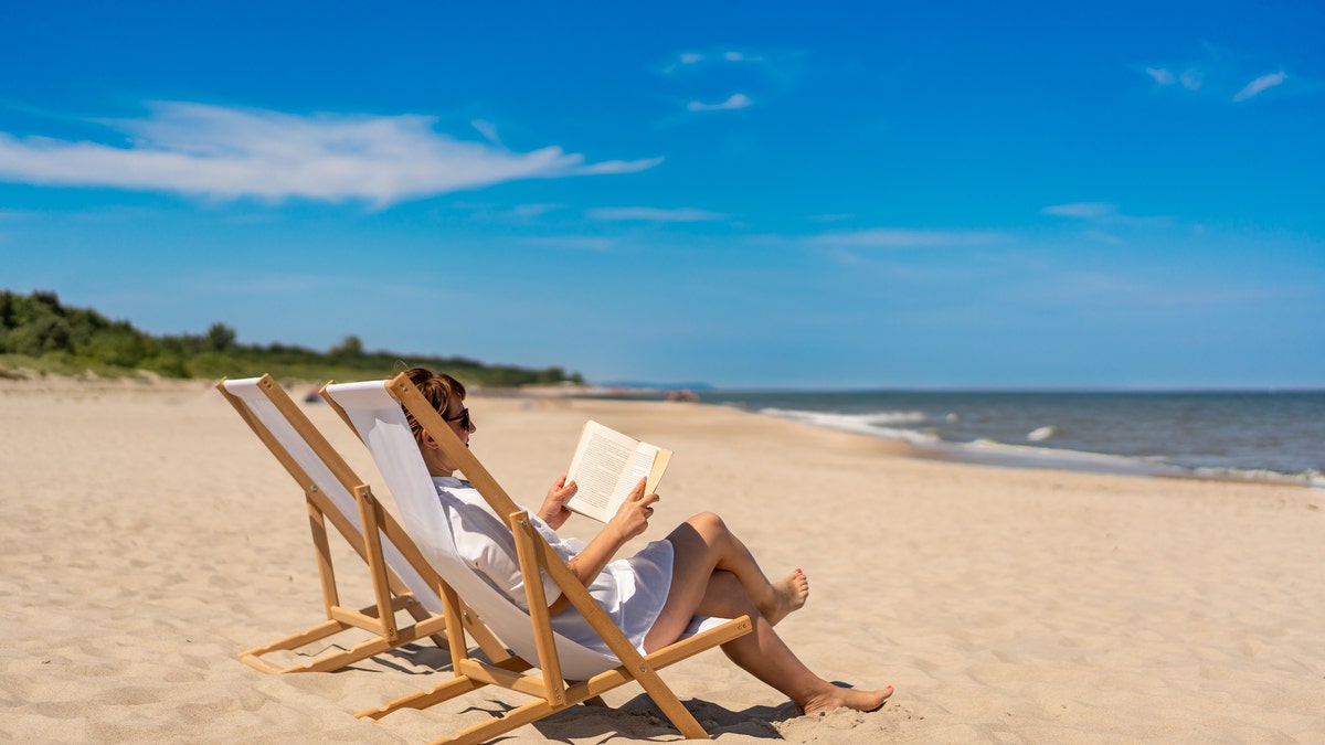 Sea therapy offers mental health benefits for summer beach travelers, experts say beach reading