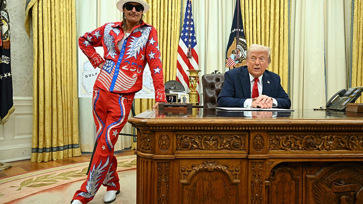 Kid Rock in the oval office with President Trump