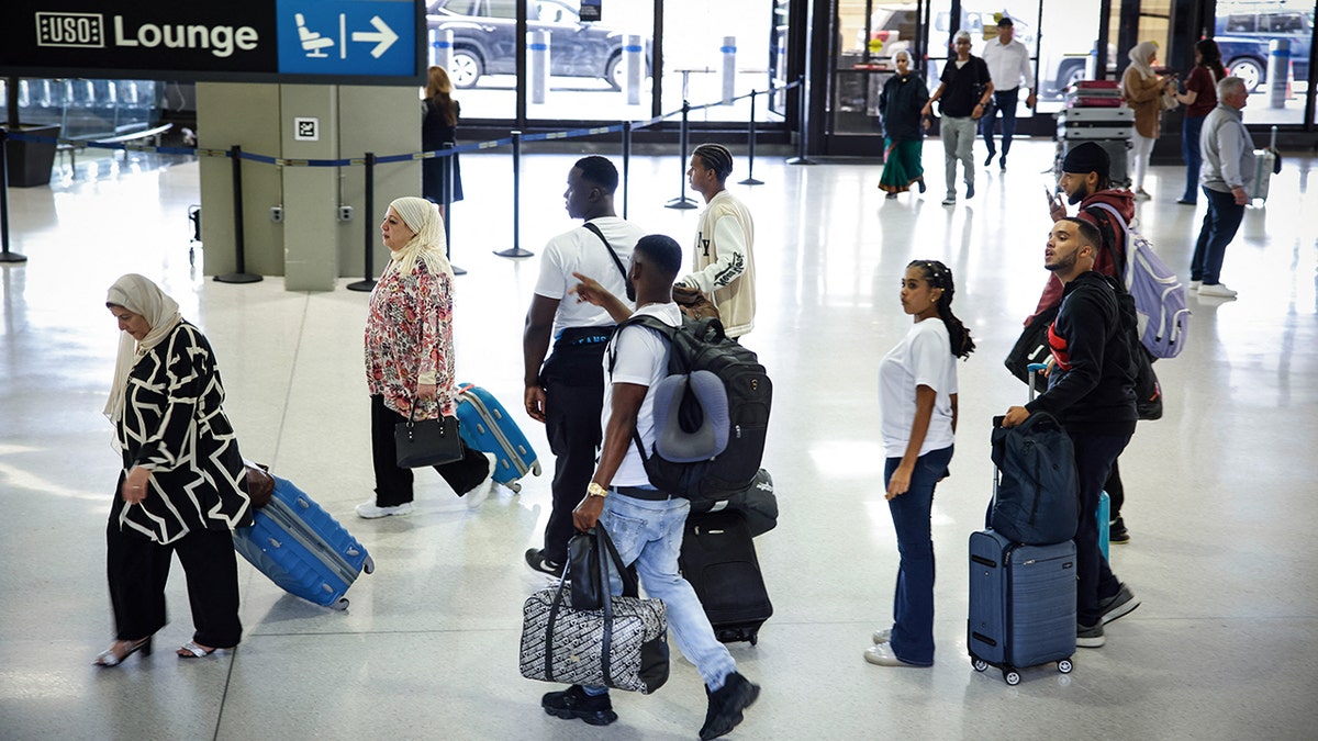 Advertencia de exposición al sarampión emitida para viajeros en el aeropuerto de Newark
