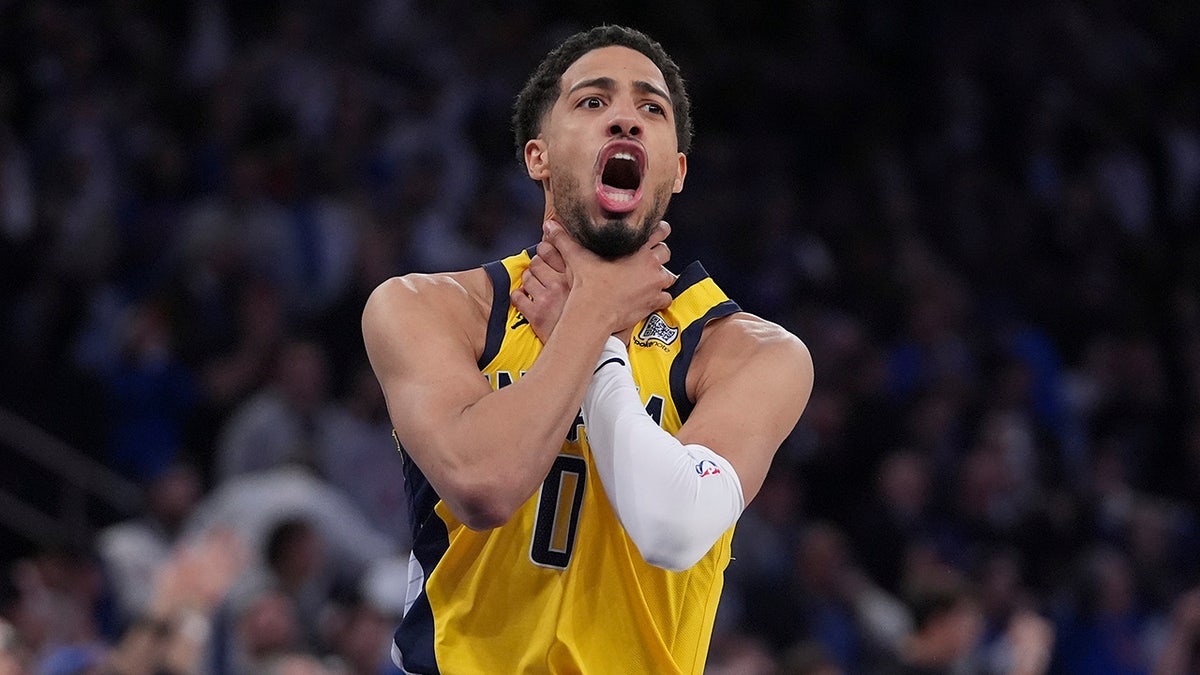 Tyrese Haliburton choking signal