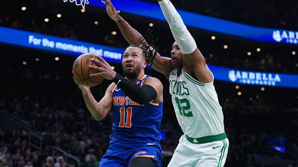 Jalen Brunson layup