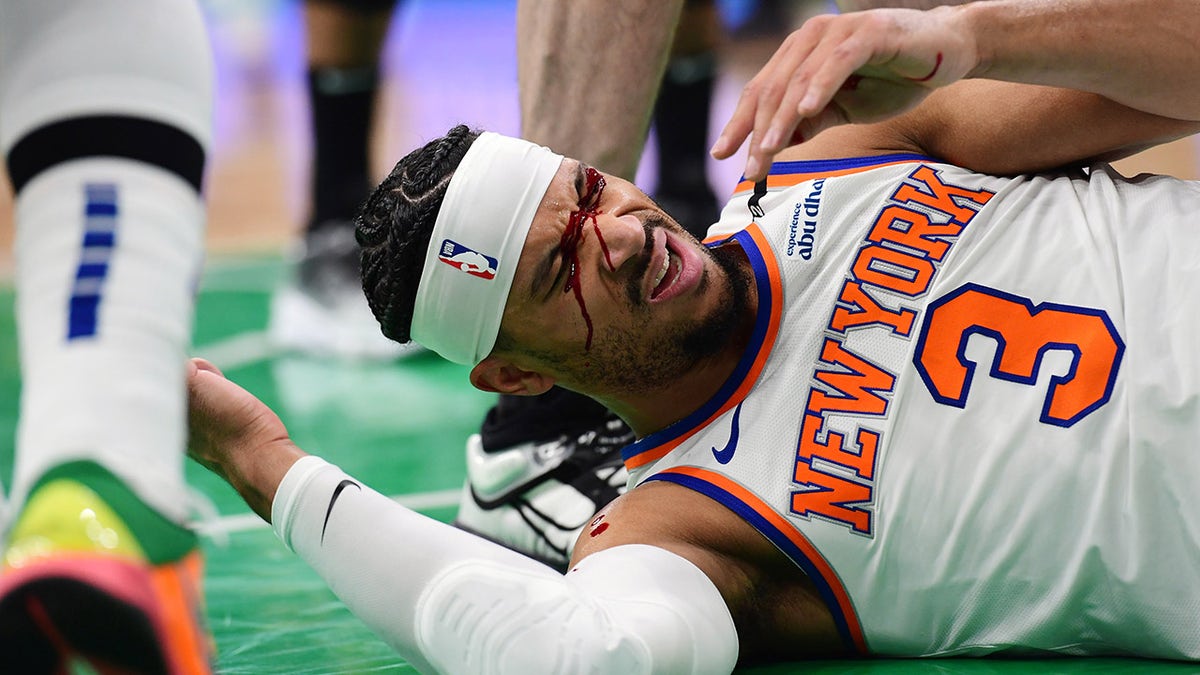 Josh Hart writhes in pain
