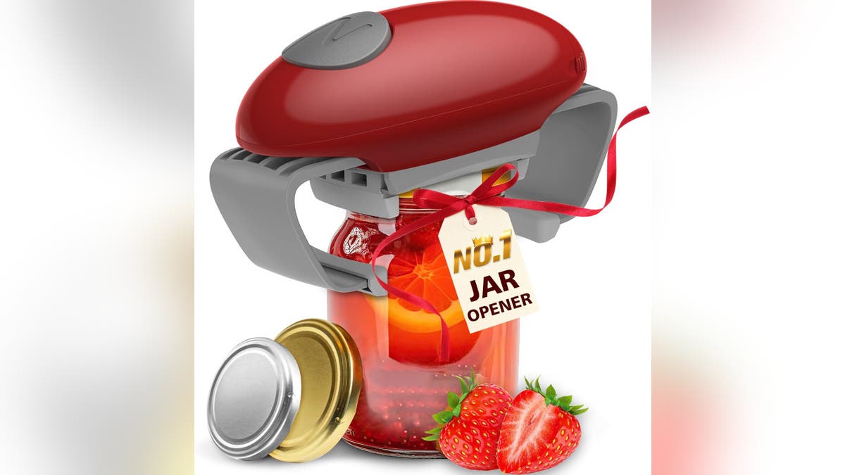 This opener works on all types of lids.