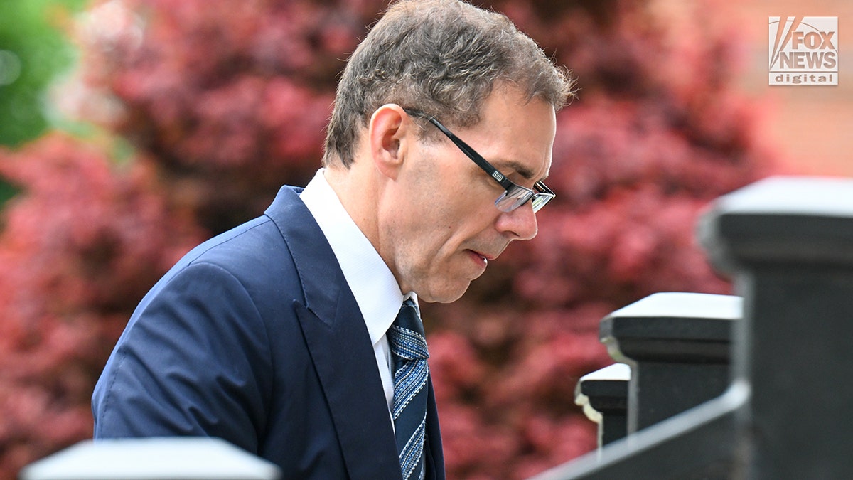 Attorney Hank Brennan was outside the court during Karen Reading trial.