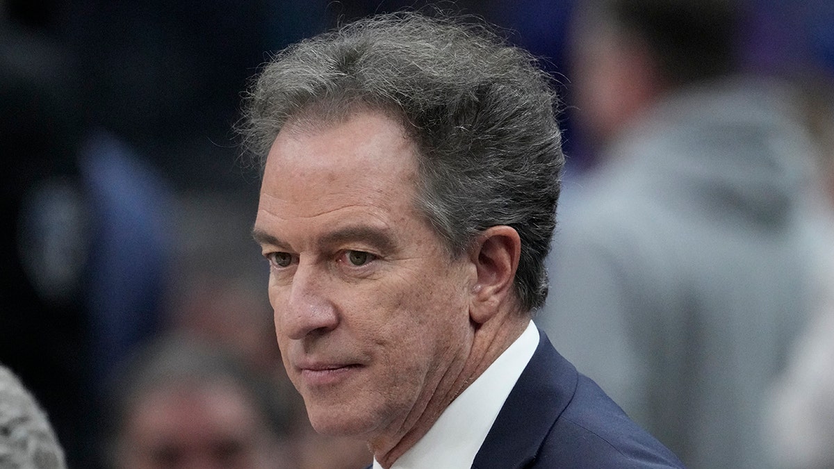 Kevin Harlan looks on
