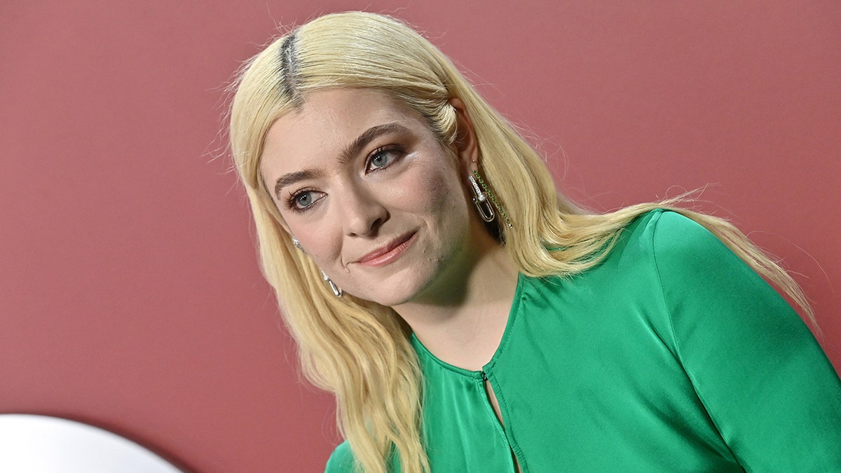 Lorde continues to identify as a "cis" woman.