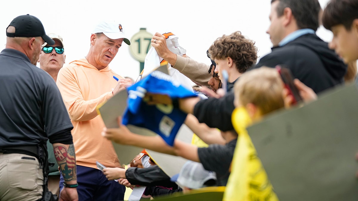 Peyton Manning signs