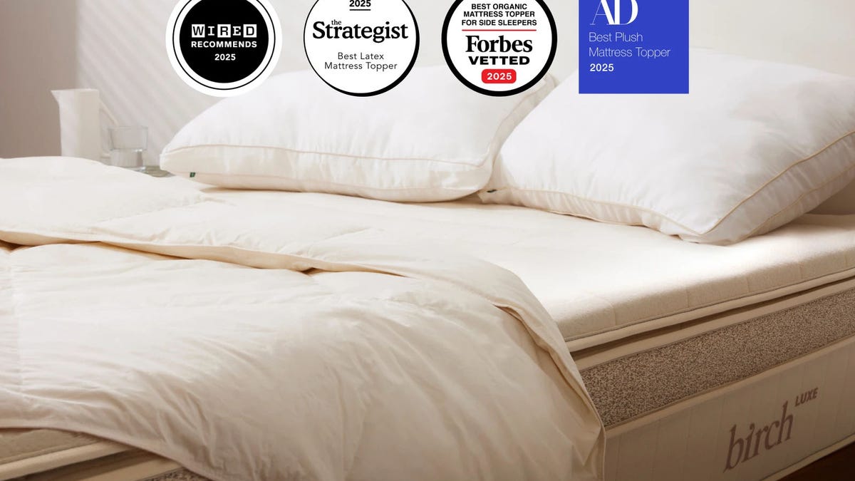 This topper is made with organic cotton and latex and is free from polyurethane-based foams.