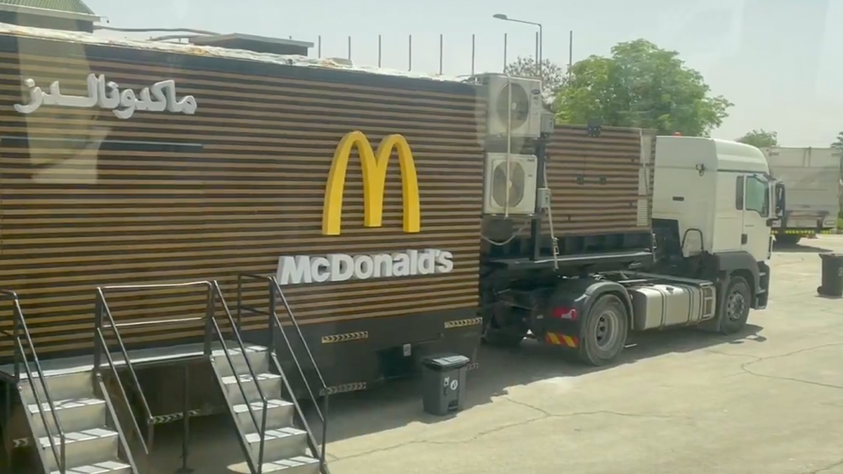 A mobile McDonald's fast-food motortruck  was spotted successful  Saudi Arabia during President Donald Trump's visit.