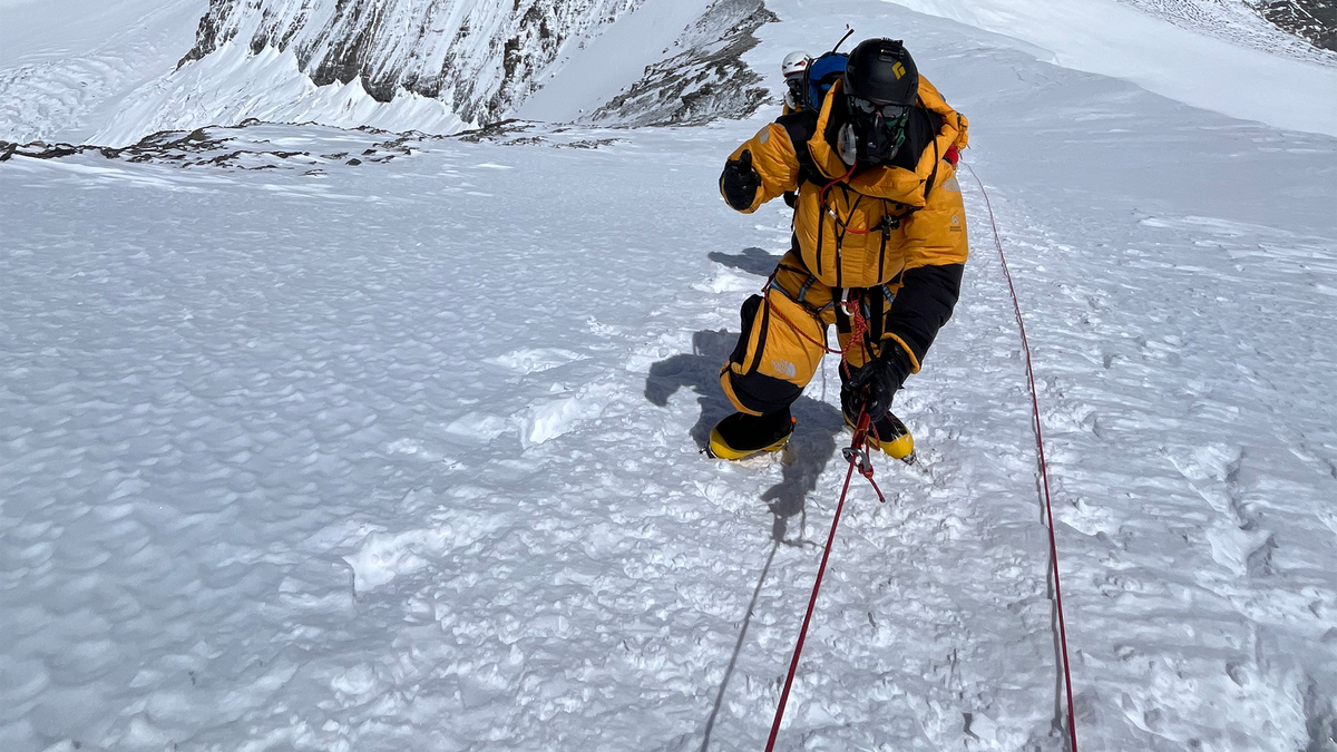 Fox News correspondent completes risky Everest climb t