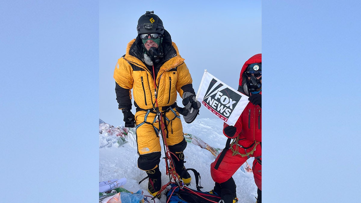 Fox News correspondent Mike Tobin hikes Mount Everest