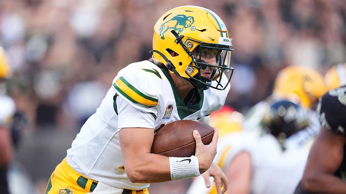 Quarterback Cam Miller