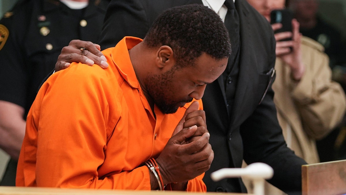 Alleged Ohio Sheriff's deputy killer, Rodney Hinton, Jr. appears in court with his lawyer
