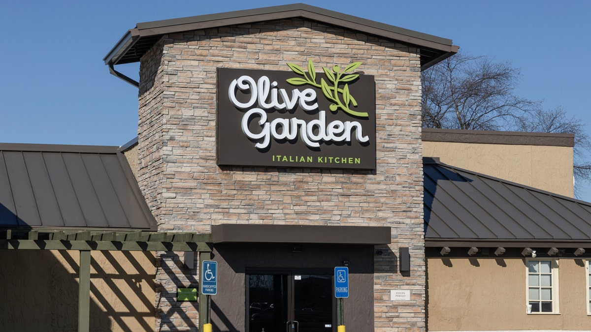 The exterior of an Olive Garden Italian Kitchen is shown.