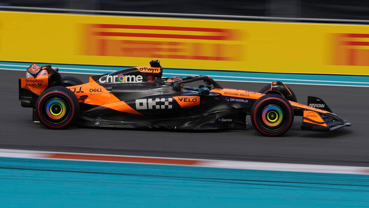 Oscar Piastri races around Miami