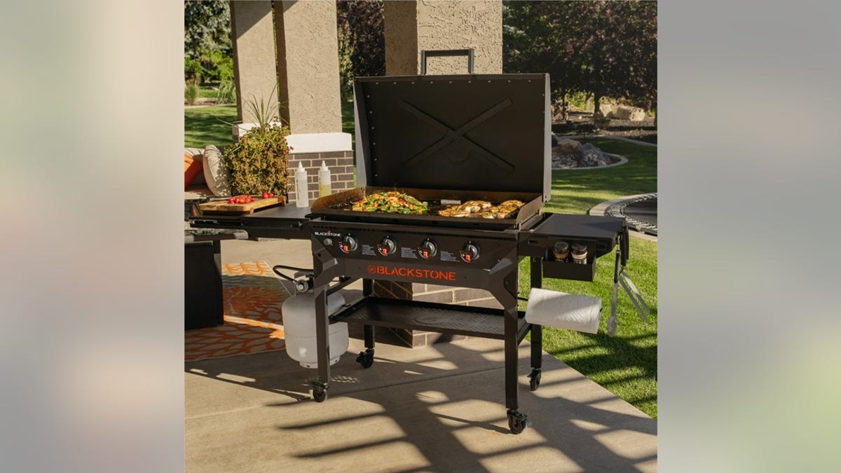 Blackstones are easy to cook on and have a wide cooking surface.?