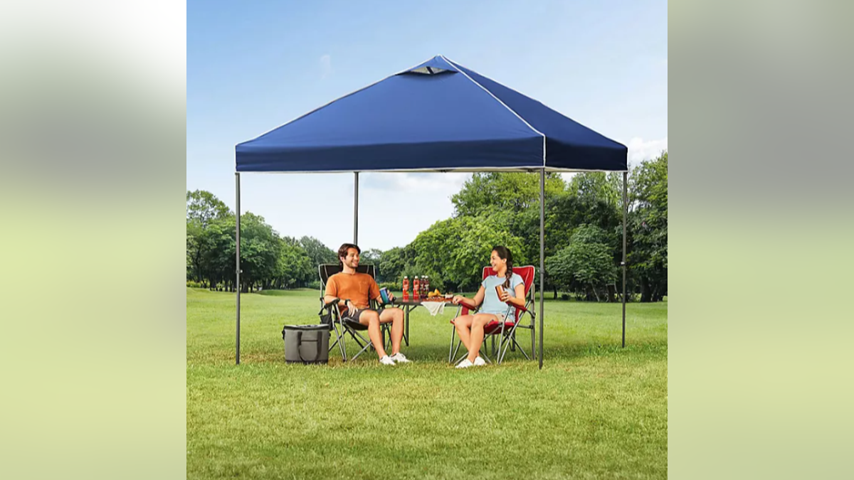 A canopy that goes up in seconds. 