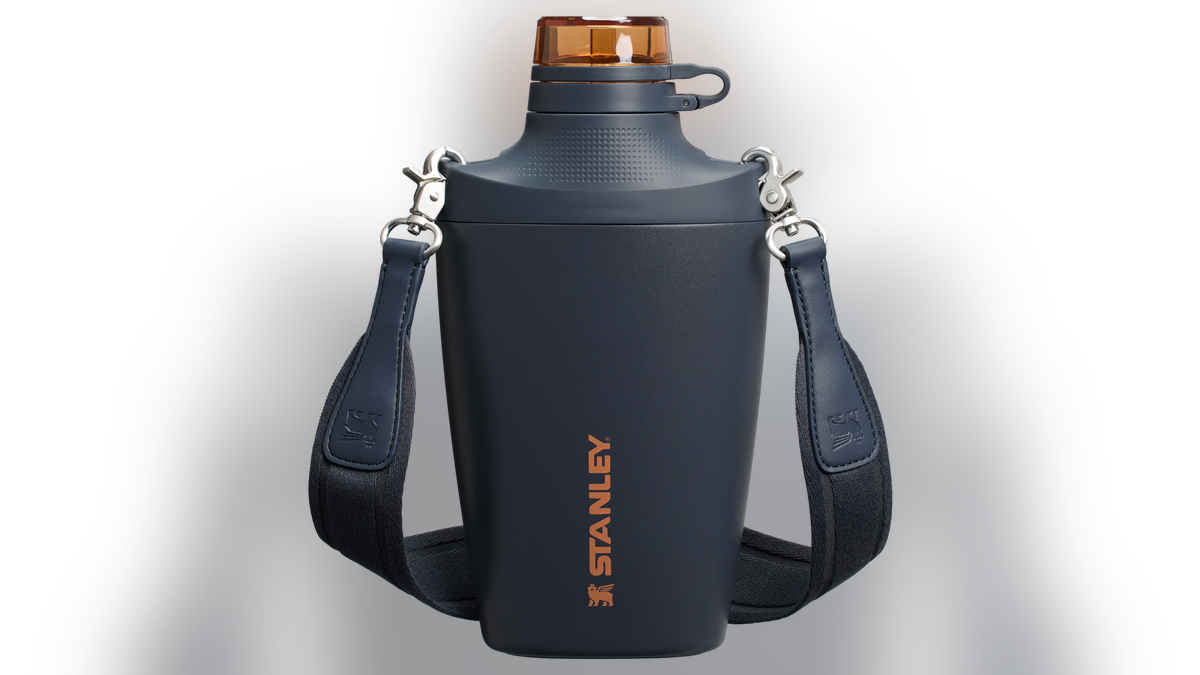 This water bottle is comfortable to wear on hikes. 