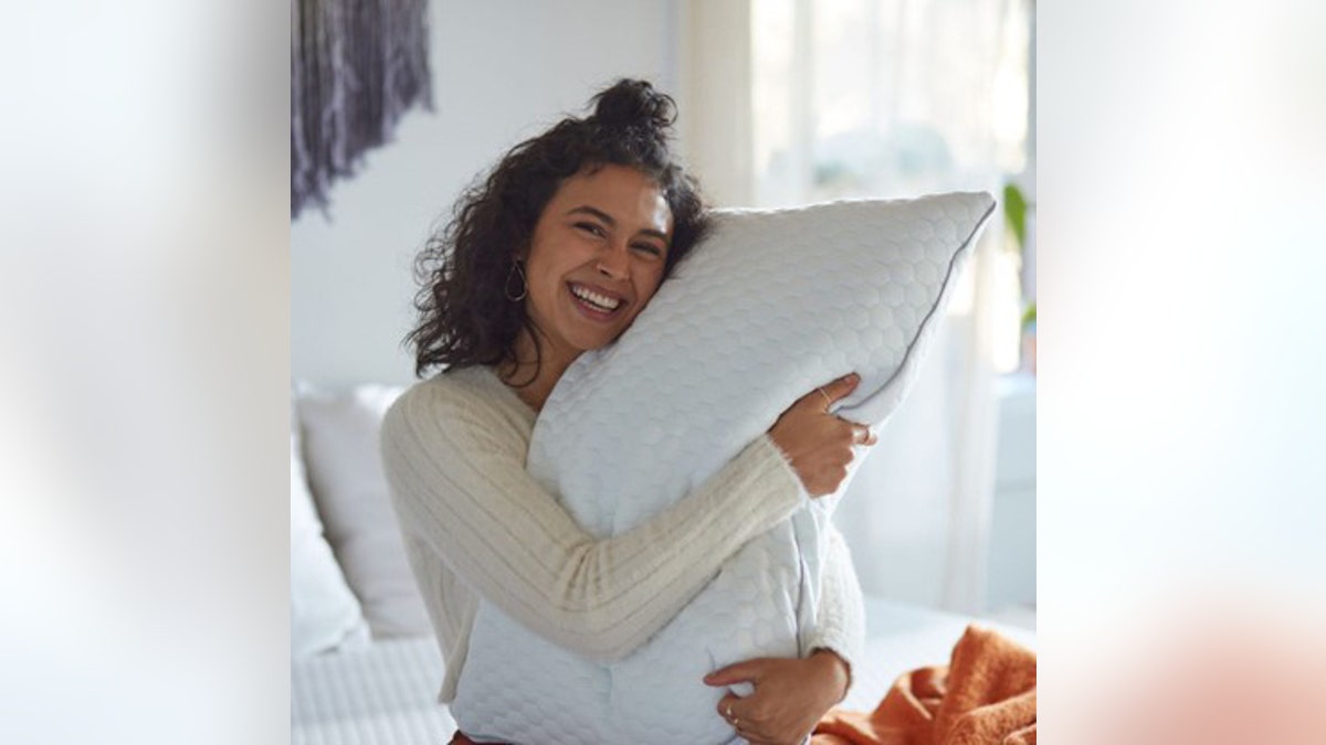 Create the pillow of your dreams with this memory foam pillow.