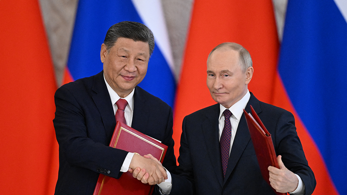 Xi Jinping and Vladimir Putin shake hands at the meeting