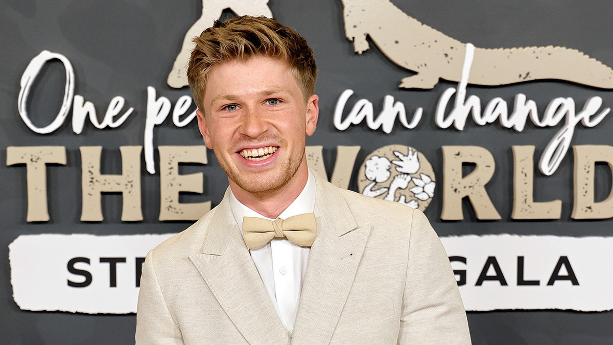Robert Erwin smiles at the Tan and Botti jacket at Steve Irwin in Las Vegas