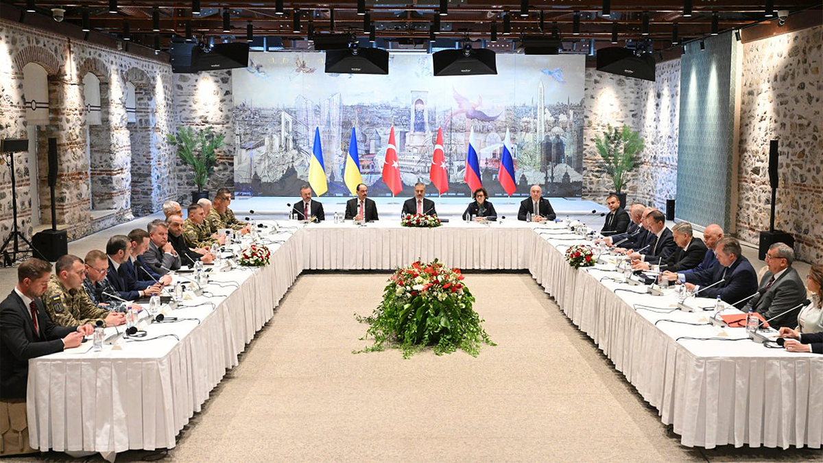Russian and Ukrainian delegations
