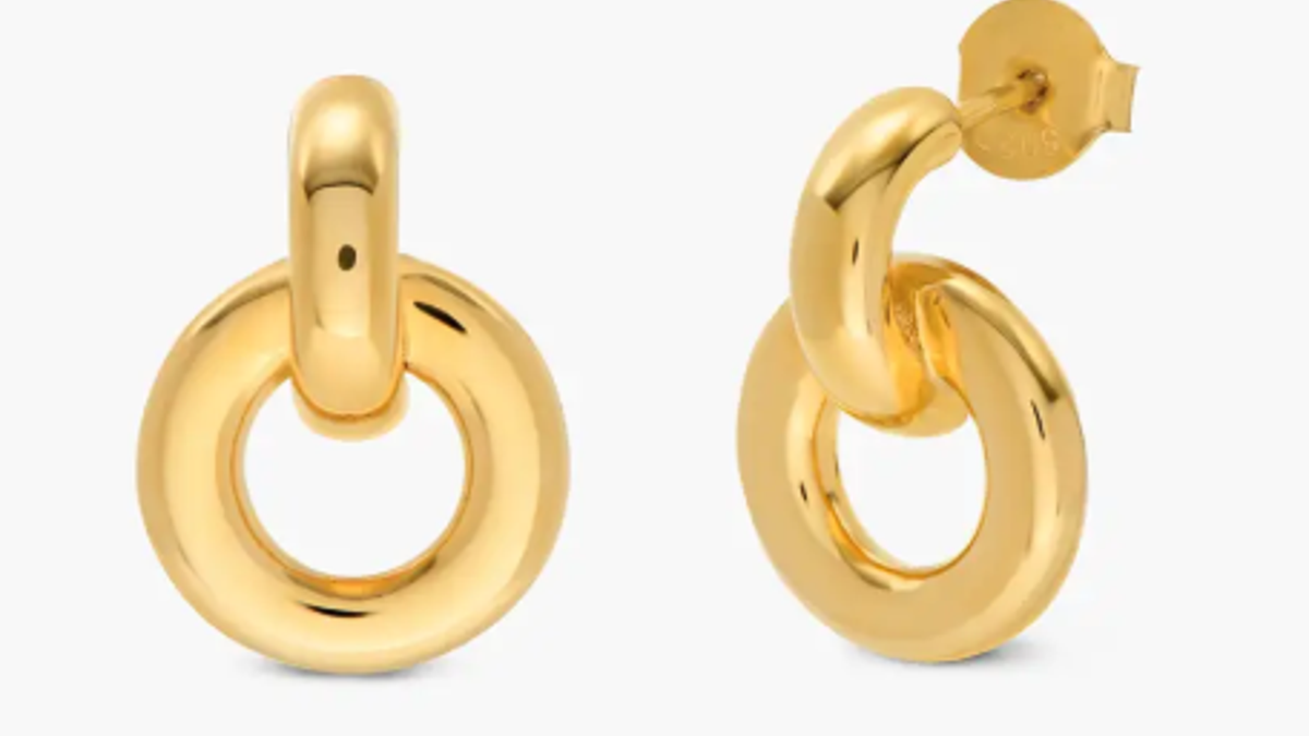 These earrings have a timeless design.