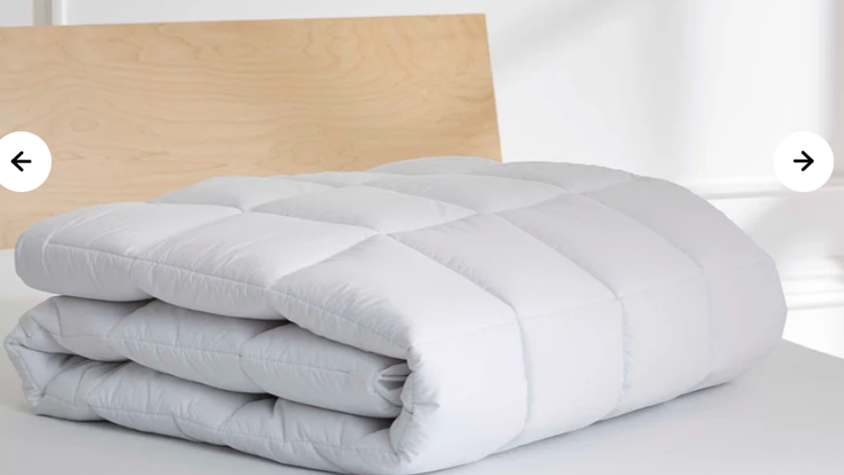 The luxe soft microgel mattress topper's tufted construction helps evenly distribute the fill.