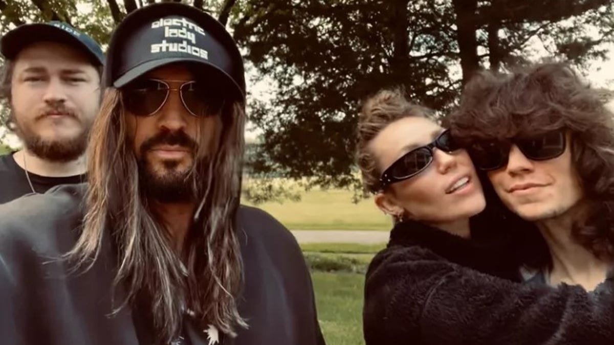 miley cyrus with billy ray cyrus, braison cyrus and maxx morando