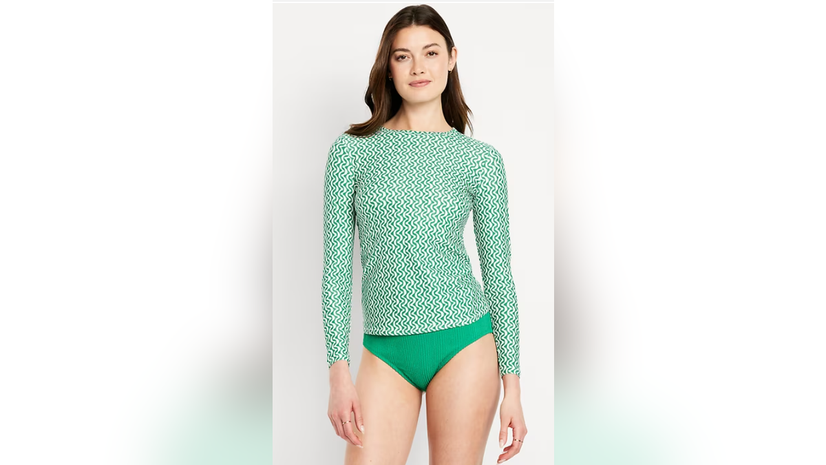 Customer reviews say this top fits loose and is well-made.