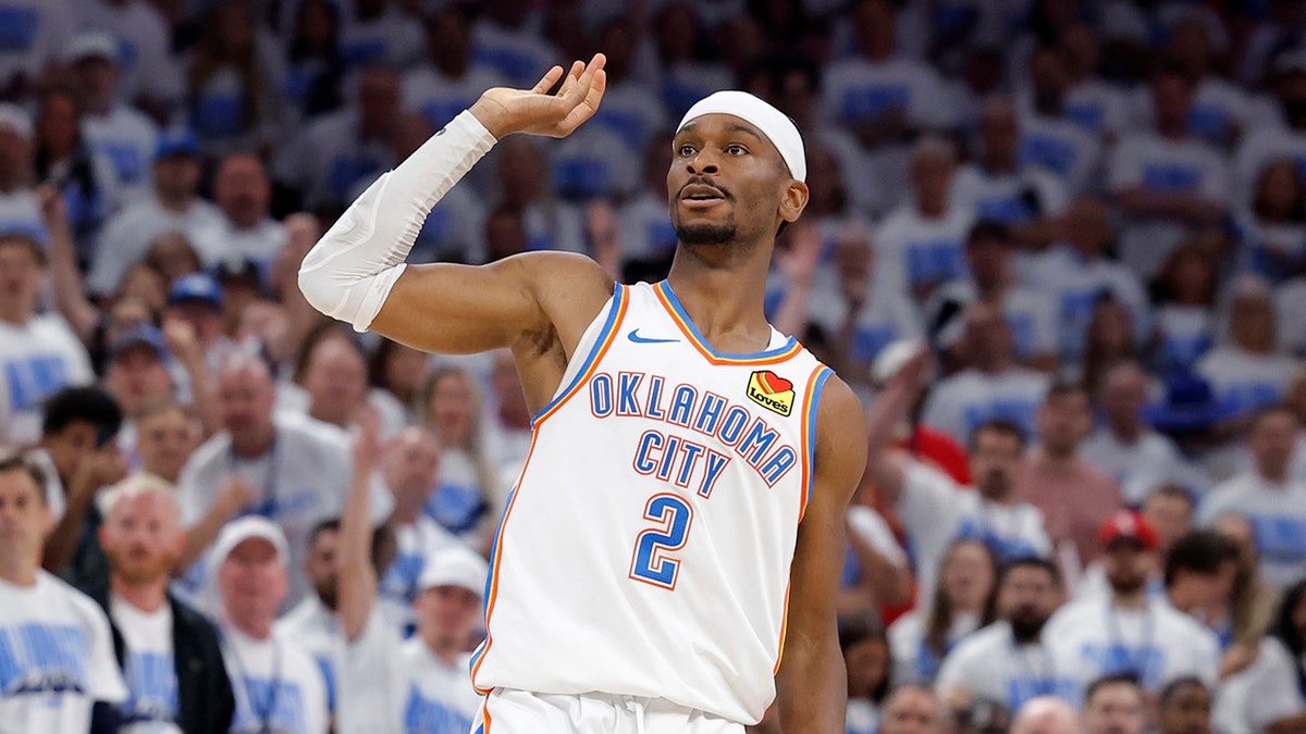 Thunder’s Shai Gilgeous-Alexander ได้รับรางวัล NBA MVP รางวัลมืออาชีพอันดับแรก