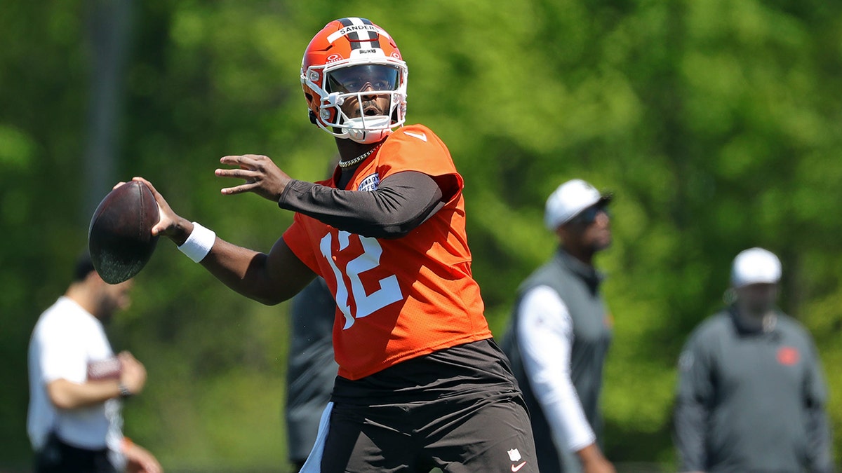 Sheder Sanders throws