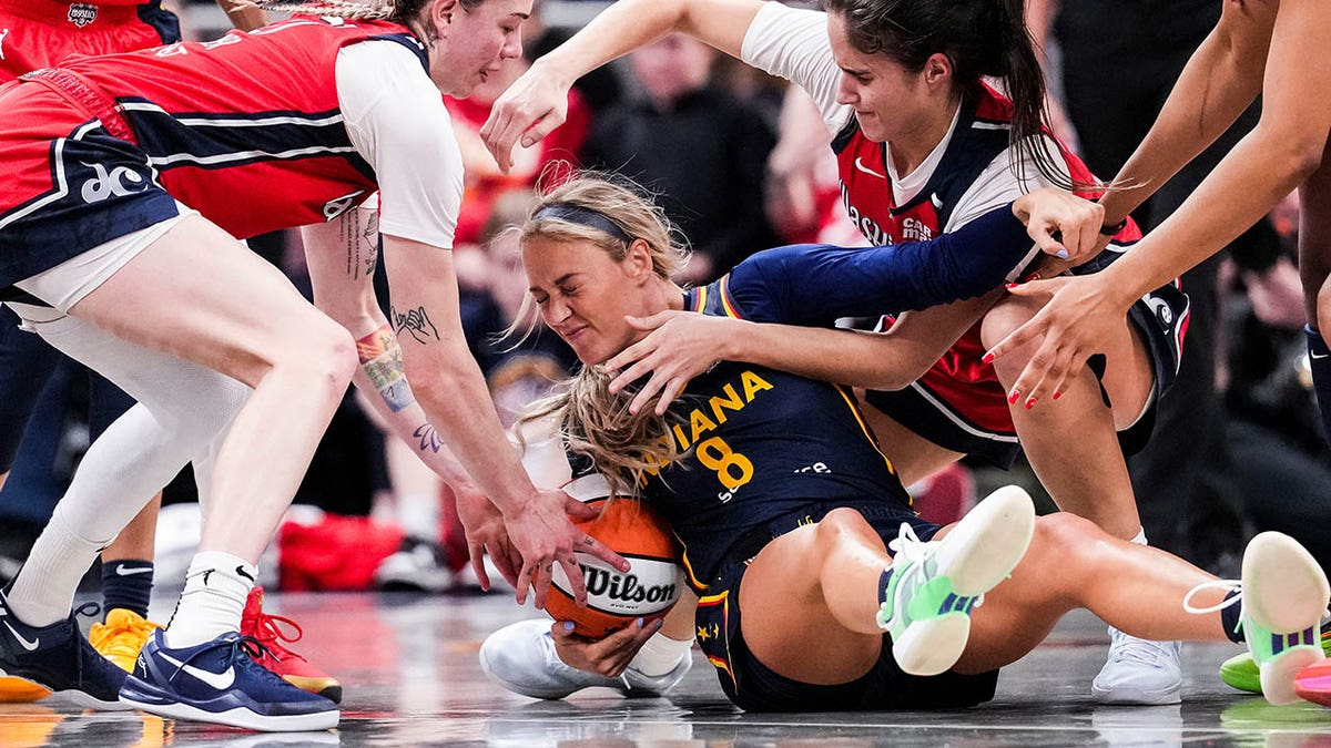 Sophie Cunningham on the floor