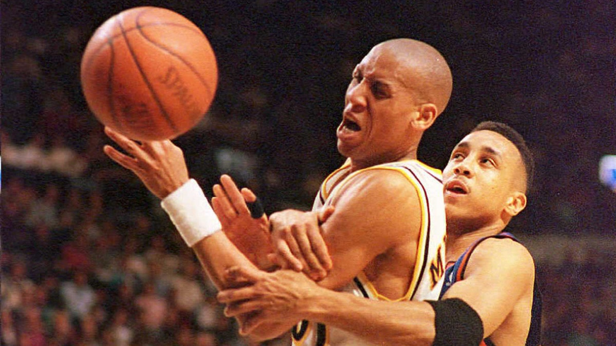 John Starks fouls Reggie Miller