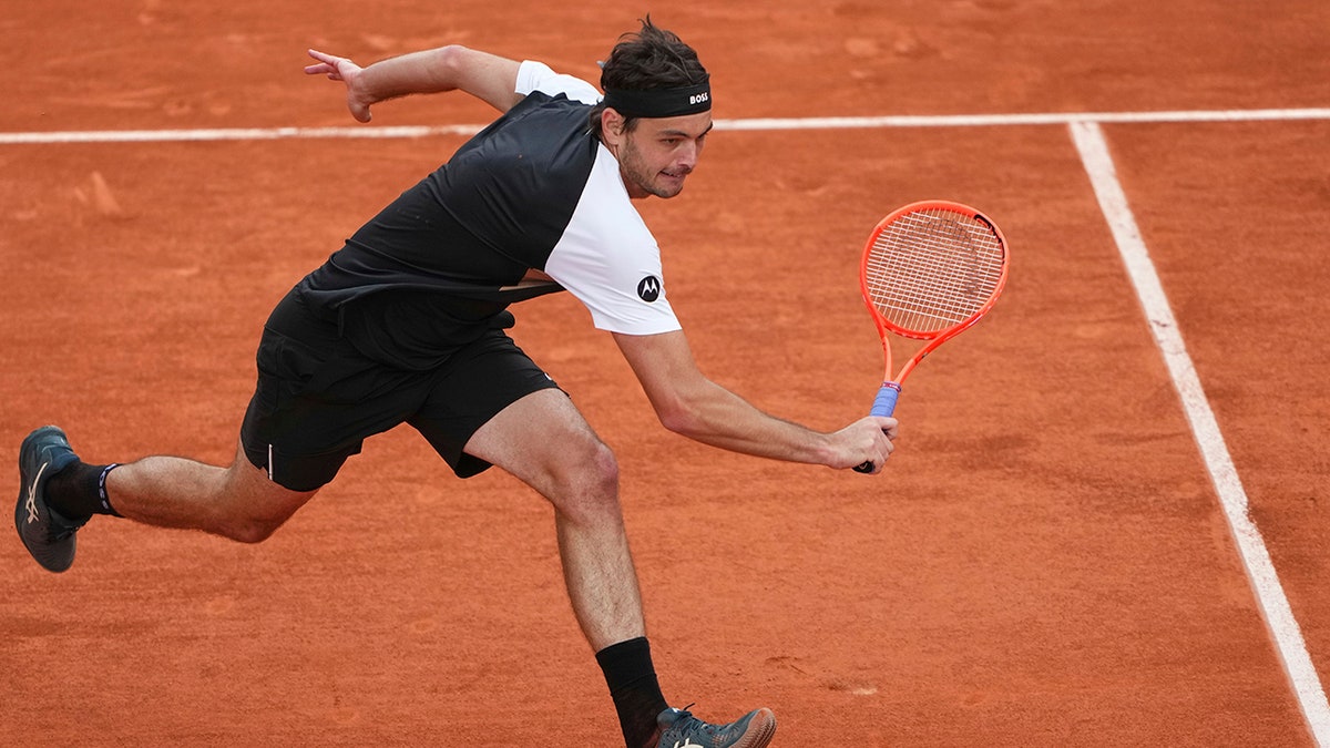 Taylor Fritz returns a ball