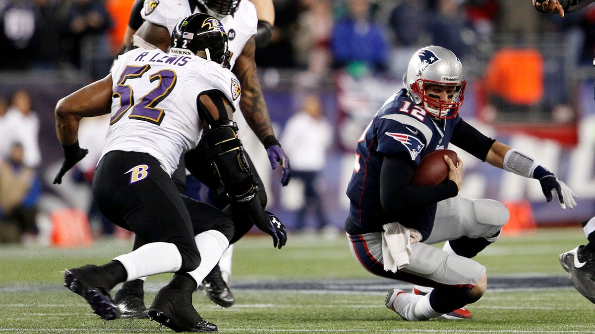 Ray Lewis vai para Sak em Tom Brady