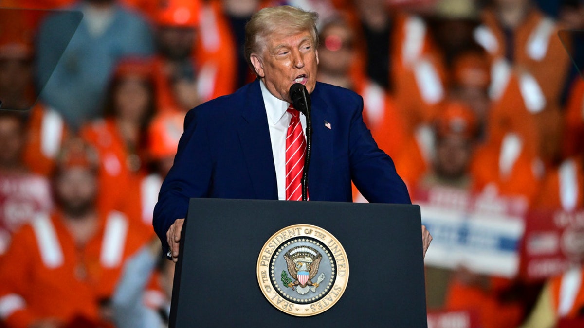 Trump at steel plant