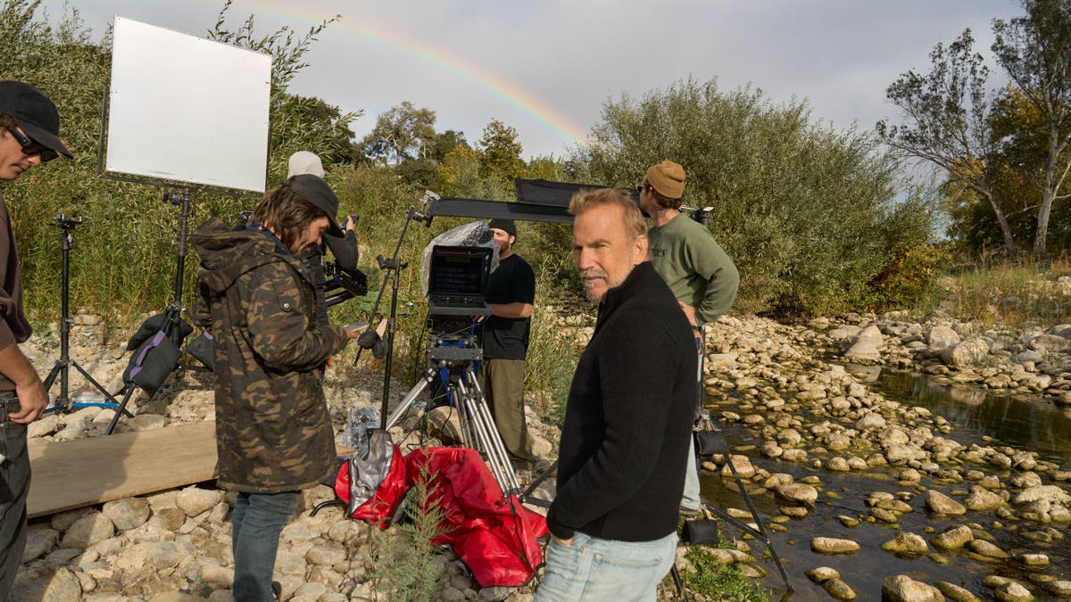 Kevin Costner behind the scenes of "The West"