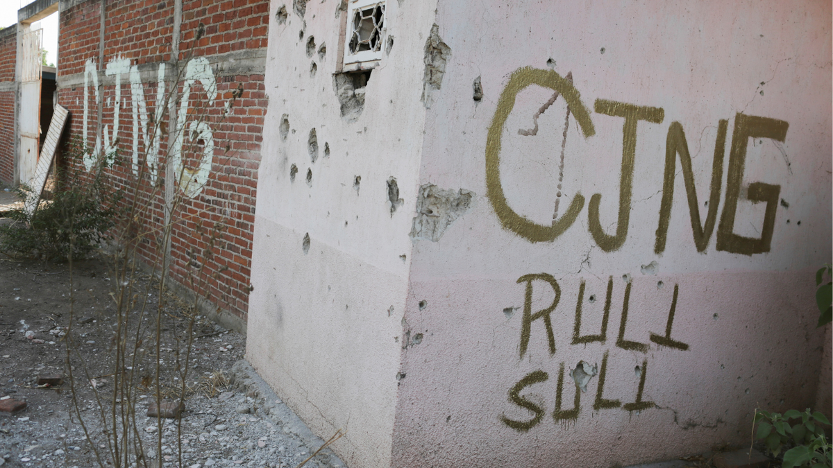 Cartel graffiti