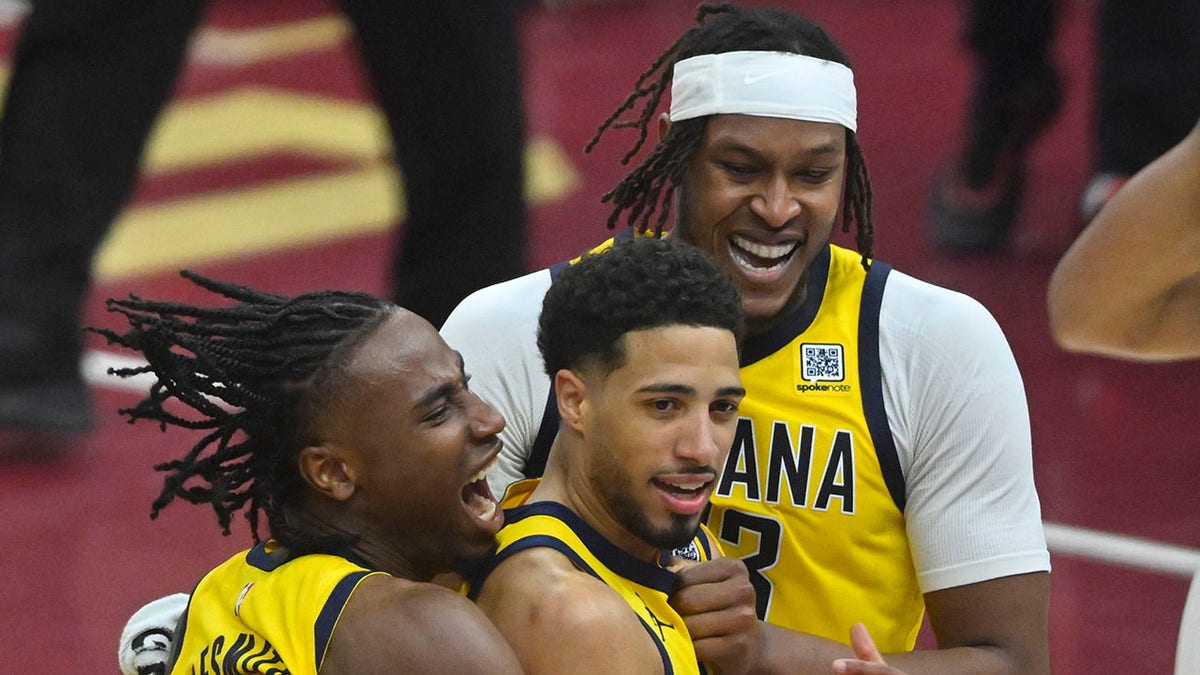 Pacers celebrates after Tyrese Haliburton shot