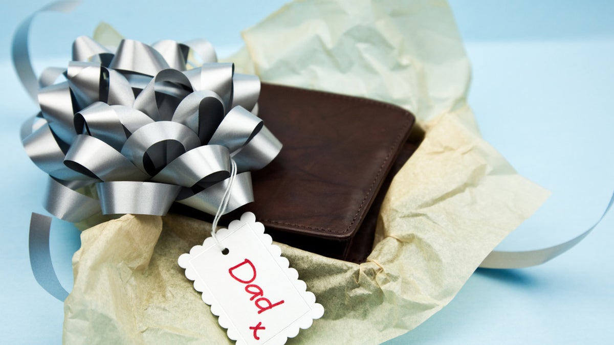 These 10 wallets are stylish and practical options for your Dad this Father’s Day.