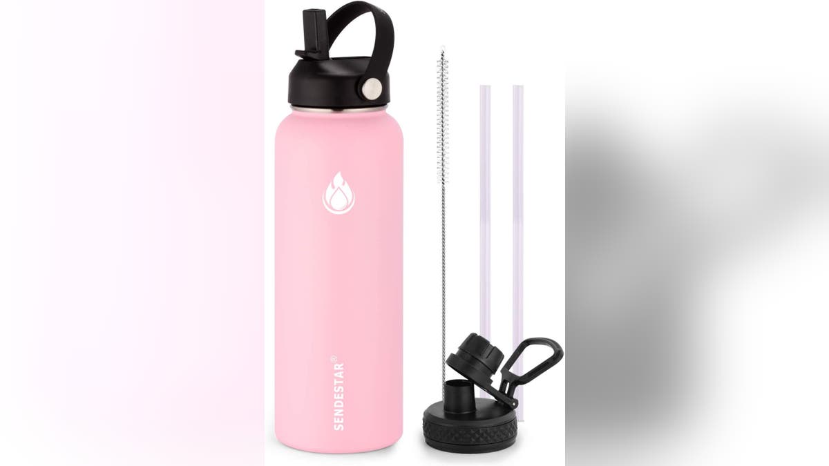 The double insulation on this bottle keeps drinks cold for 24 hours.